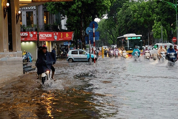 Dự báo thời tiết hôm nay ngày 15/6: Hà Nội mưa lũ, ngập sâu