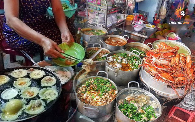 Phố ẩm thực Ngô Văn Sở đa dạng các món ăn đường phố hấp dẫn
