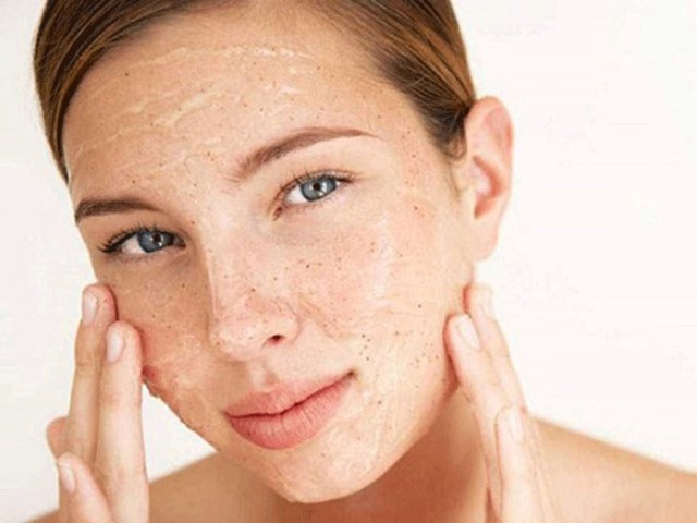 Bạn nên thực hiện tẩy da chết 2 - 3 lần/tuần để da luôn sạch thoáng
