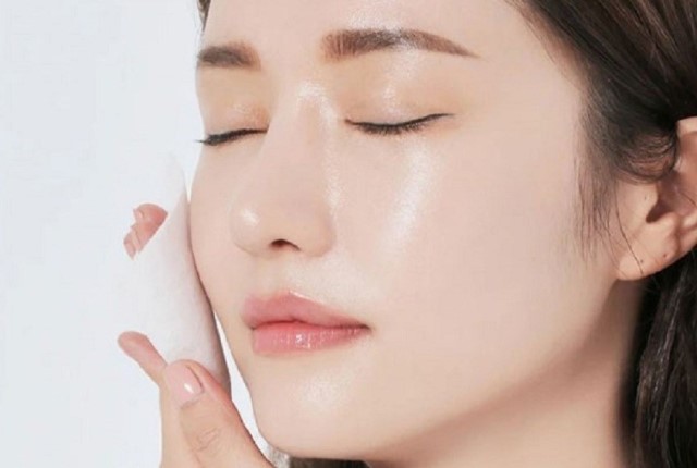  Thoa toner là cách chăm sóc da mặt nhạy cảm hiệu quả 