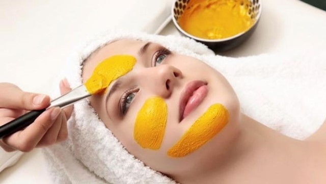  Cách chăm sóc da mặt bị tàn nhang từ củ nghệ 