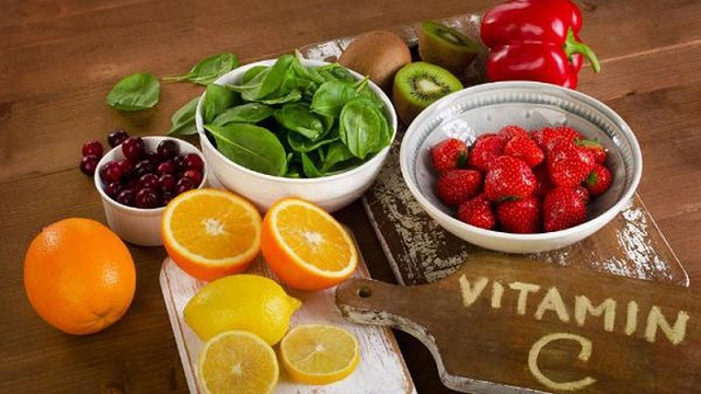 Dưỡng chất Vitamin C giúp cải thiện da mặt xỉn màu