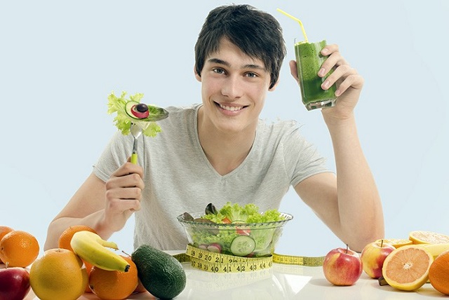 Duy trì chế độ ăn uống và sinh hoạt điều độ cho nam 