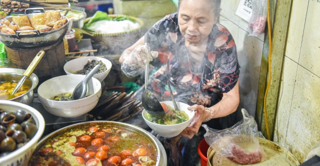    Món bún ốc của bà Nhung hơn 40 năm tại ngõ Đồng Xuân