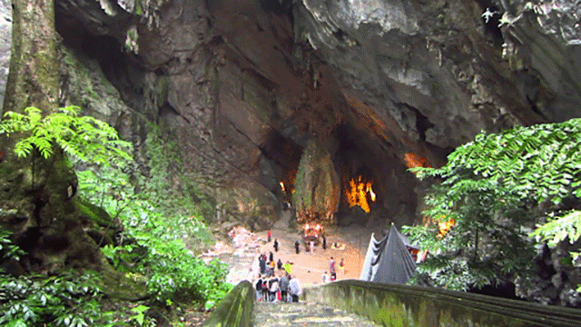 Góc cửa hang chùa Hương