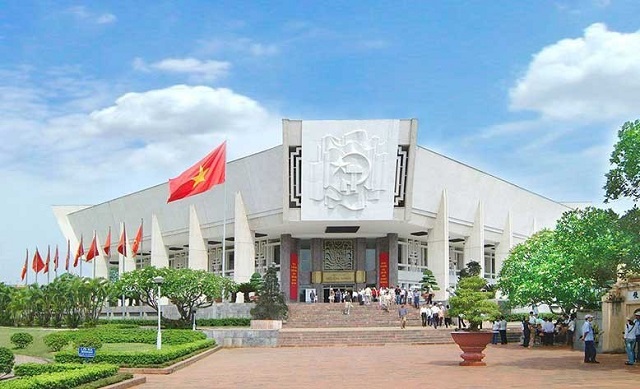 Tham quan khám phá bảo tàng Hồ Chí Minh 