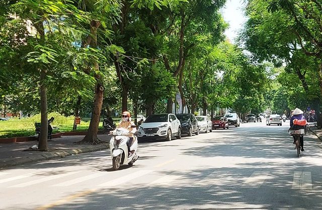Thời tiết nắng nóng ảnh hưởng sức khỏe khi du lịch Hà Nội