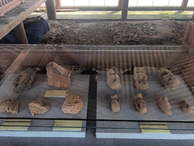 Khu trưng bày hố khảo cổ
