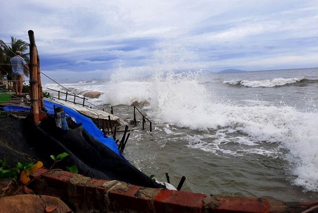 Cảnh báo: mưa, sóng lớn trên vùng biển Quảng Bình, Quảng Trị 