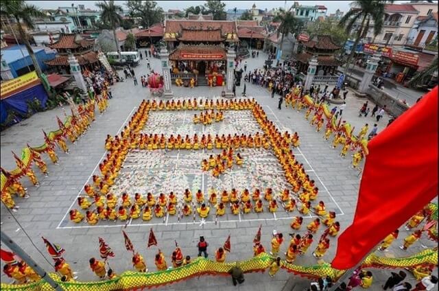 Tham gia lễ hội Đền Trần ở Nam Định