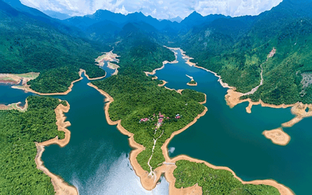 Hồ Truồi là hồ nước nhân tạo lớn nhất tại Thừa Thiên Huế