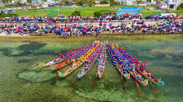Náo nhiệt lễ hội đua thuyền ở Phú Quốc tháng 5