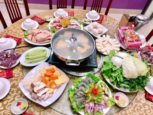 Các món ăn được bày biện hấp dẫn tại Quán cá Việt Trì